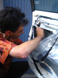 comment reparer une serrure de porte de voiture